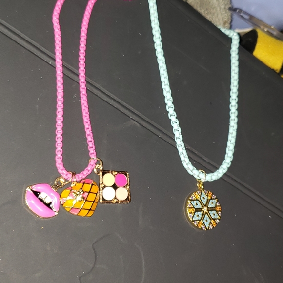 Fun and Funky or Glitz and Glam. I would love to create a piece unique to you. - Picture 11 of 11